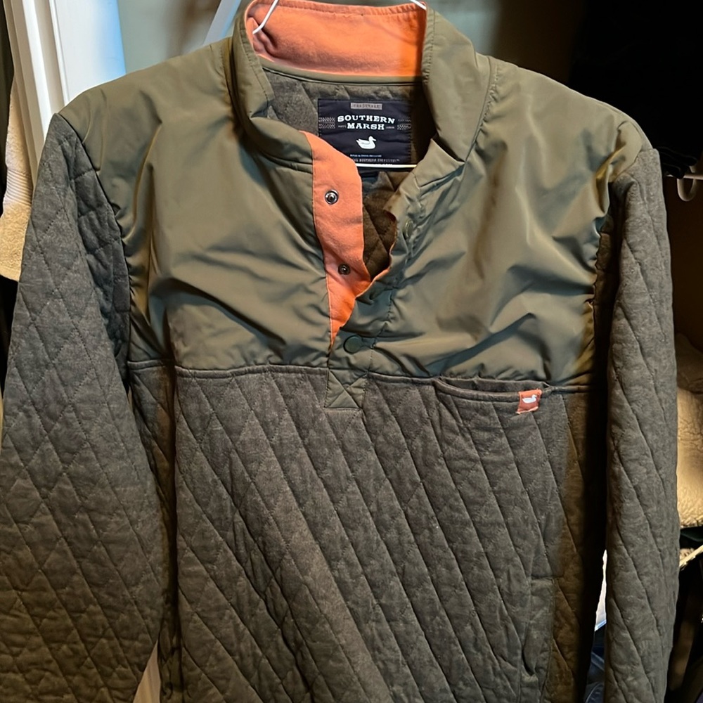 Southern marsh size large men’s quilted three-quarter button pull over.